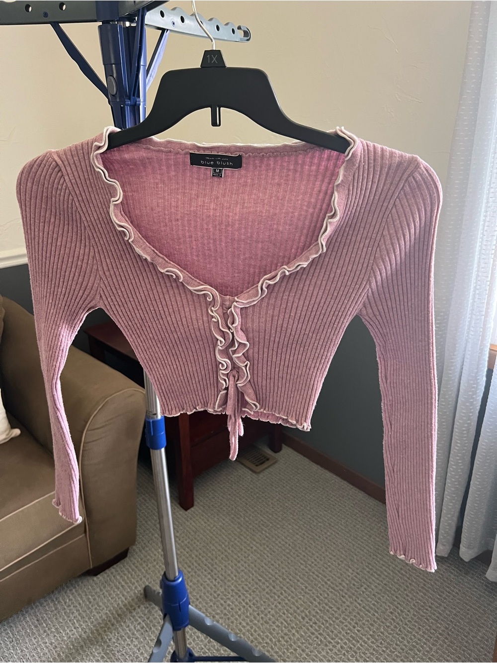 Blue Blush Women’s M Pink Rib-Knit V-Neck Tie Front Ruffle Stretch Sweater # 255